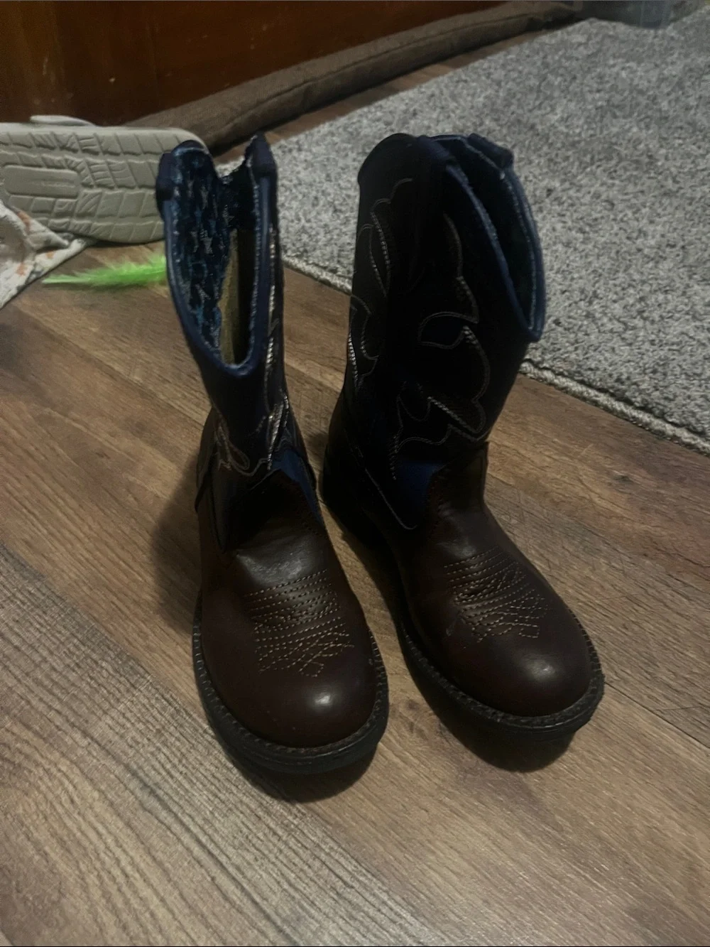 Kids cowboy boots size 10, light up boot
